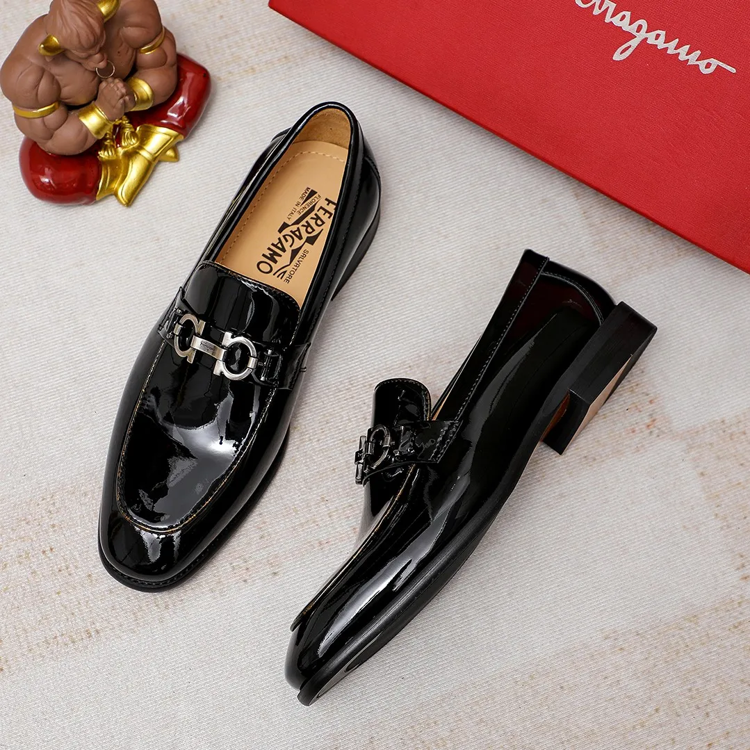 Men's shoes 💰440 🔥Ferragamo's new men's casual slip-on shoes🇨🇳Official website original 1:1 mold, original quality💯Fine workmanship, high-end luxury☘The upper is made of imported Italian first-layer cowhide🌴Luxurious water dyeing🐂Leather lining🍓Rubber wear-resistant and non-slip outsole, breathable and comfortable to wear🍍The first choice for high-taste men, color optional! Code number 38-45